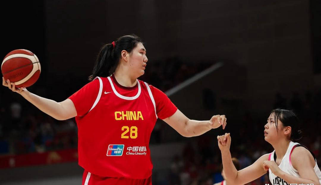 中国女篮平均年龄25.4岁选材着眼于洛杉矶奥运会FIBA发布中国女篮写真张子宇韩旭搞怪的简单介绍