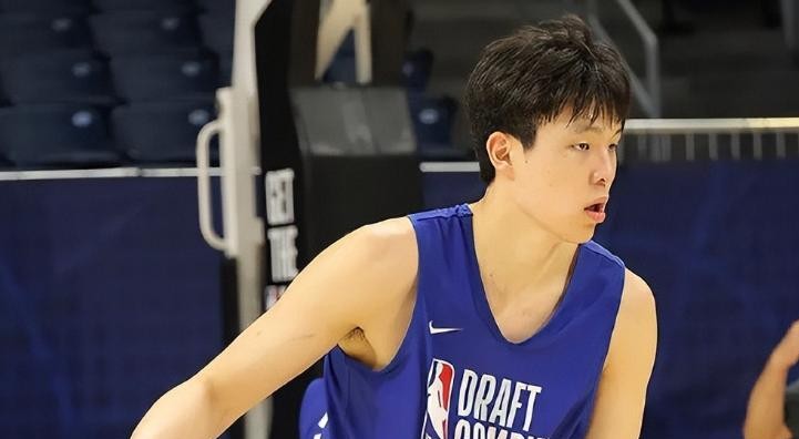 杨瀚森父母启程前往美国陪儿子参加NBA选秀大会(杨瀚森个人简历)