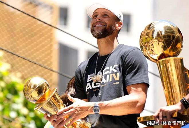 开云体育-库里或成中国球迷最后的NBA全民偶像，情怀还能延续多久(库里中国明星)