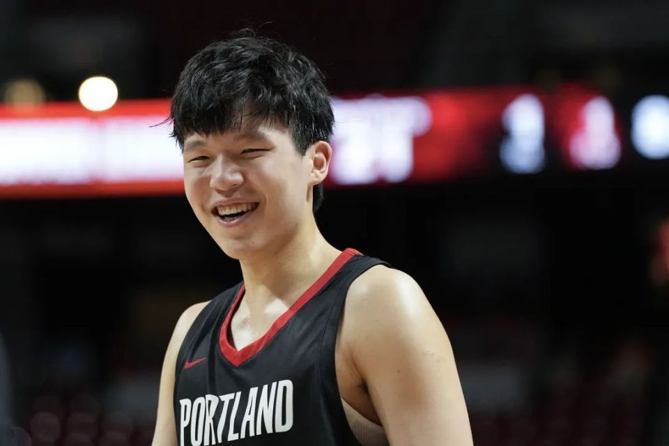 包含8255美元!杨瀚森联合试训球衣拍高价仅次于状元弗拉格的词条