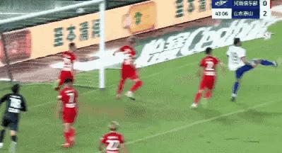 2球领先被追平！中超-泽卡双响彭欣力染红泰山2-2河南(德国杯拜仁慕尼黑3比1狼堡)