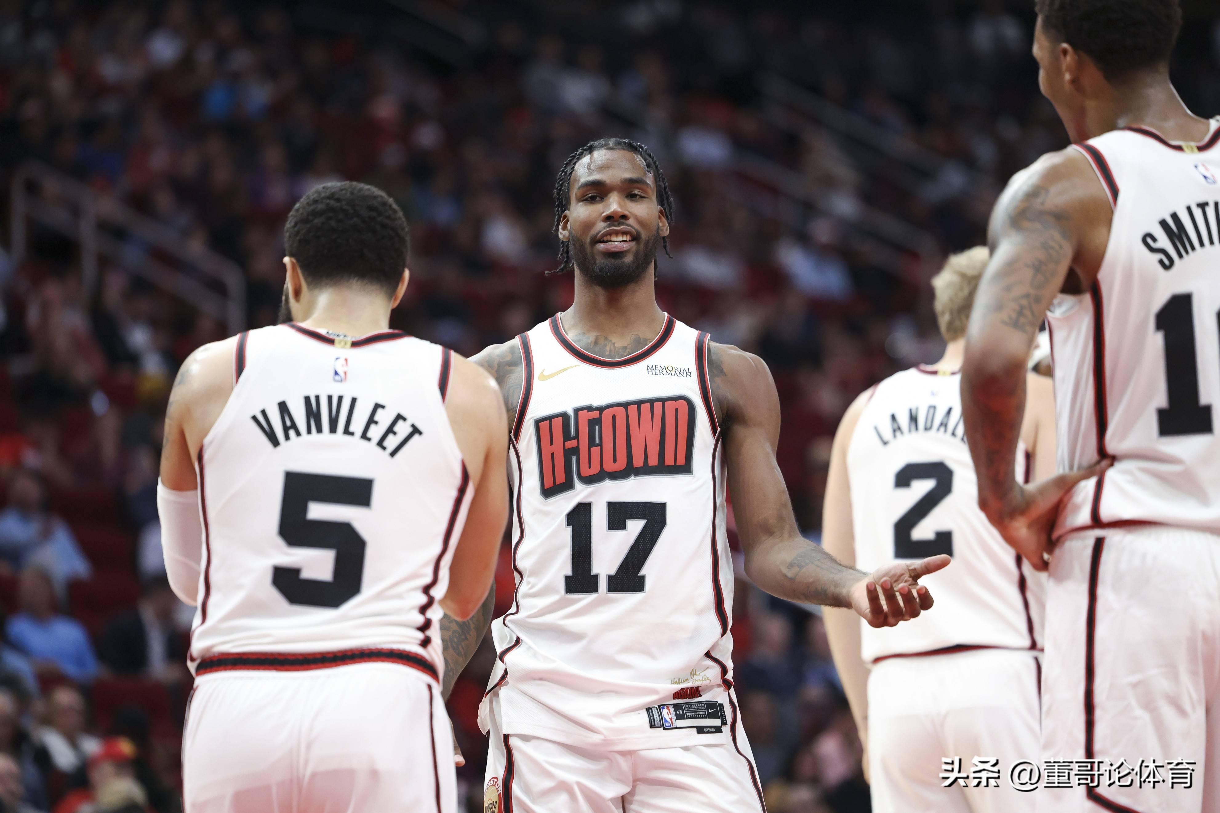 ESPN建议火箭和雄鹿进行7换2交易，谈判以换取字母哥(火箭雄鹿完成2人交易签约)