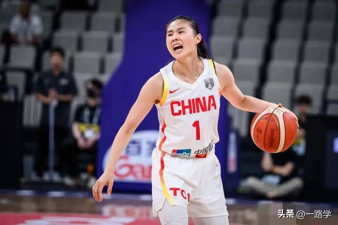 开云体育-王思雨22年女篮世预赛个人集锦，对阵美国砍17分6助攻(直播中国女篮对阵美国女篮)