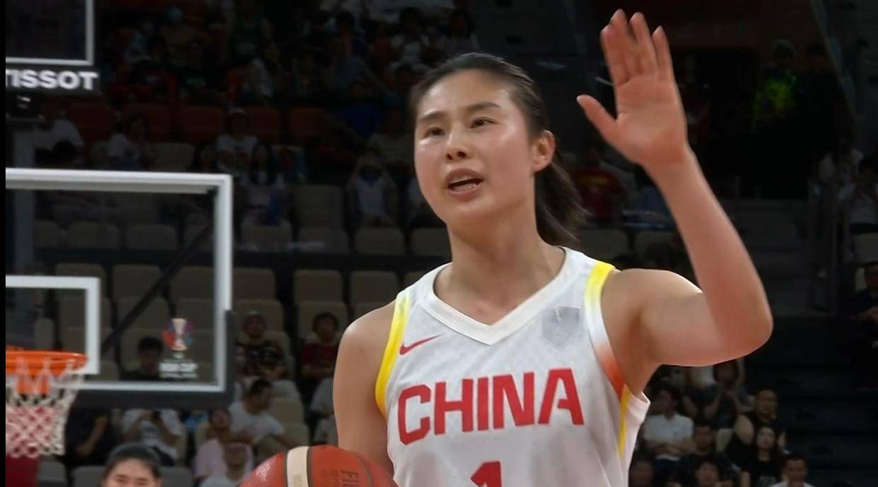 王思雨22年女篮世预赛个人集锦，对阵美国砍17分6助攻(直播中国女篮对阵美国女篮)